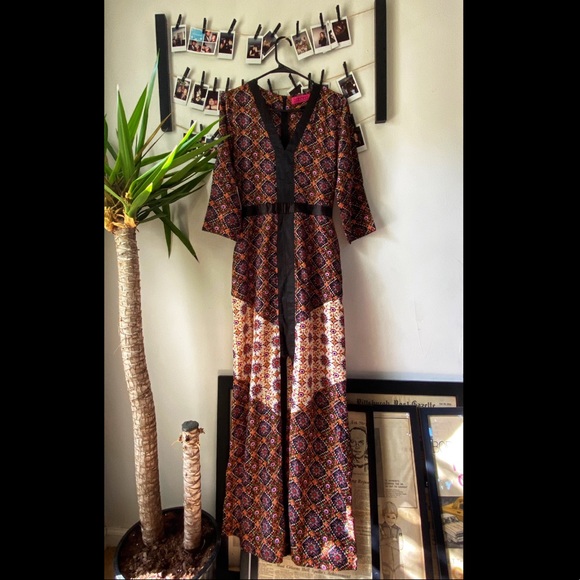 Boohoo Dresses & Skirts - Boohoo bohemian maxi floral geometric maxi